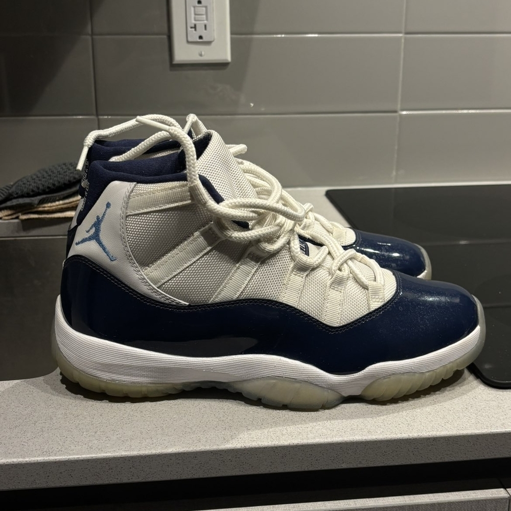 Jordon 11 Win Like 82.  No Box